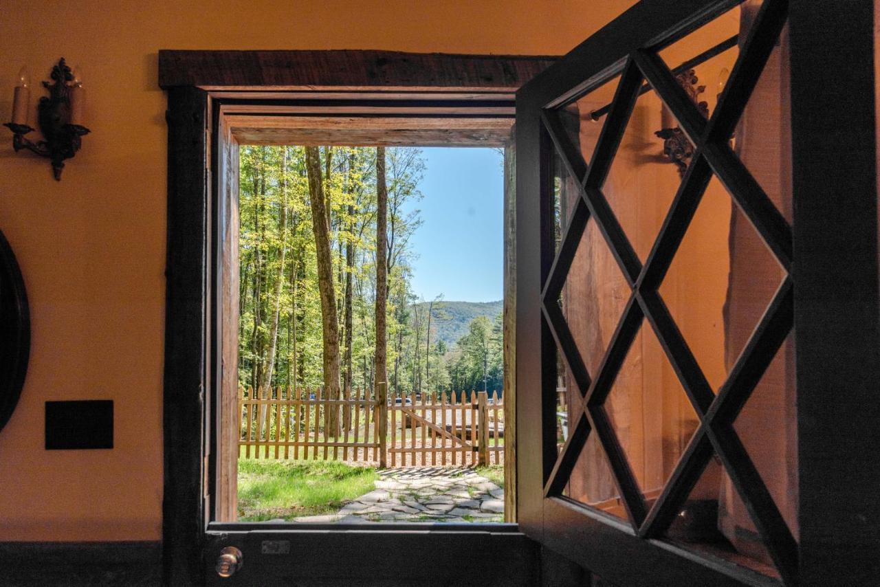 Motel Trekker, Treehouses And 3*