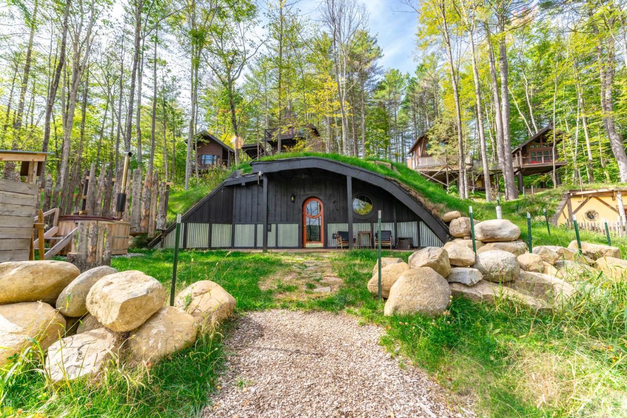 Trekker, Treehouses And Motel